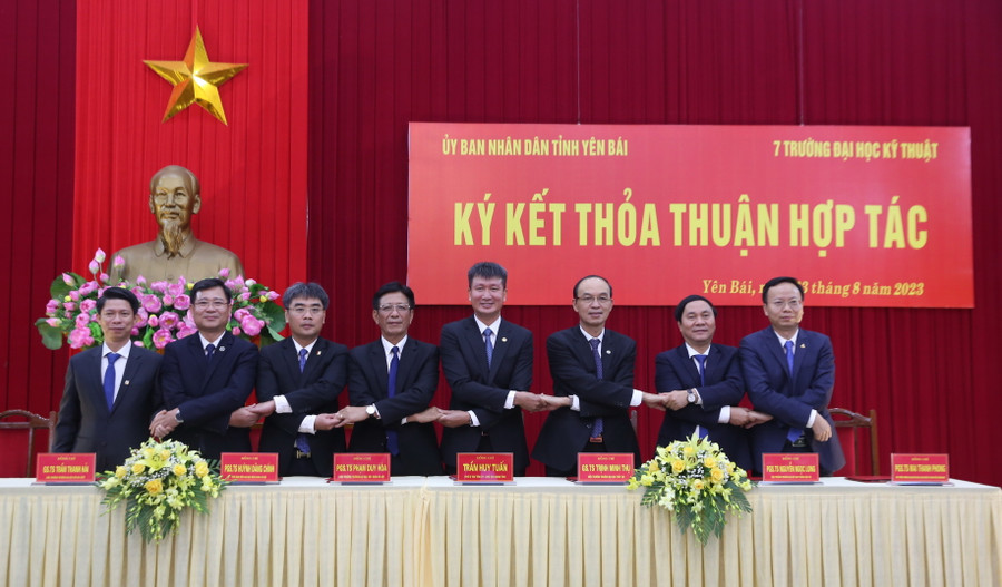 Lễ ký kết hợp tác giữa UBND tỉnh Yên Bái với nhóm 7 trường đại kỹ thuật diễn ra thành công.