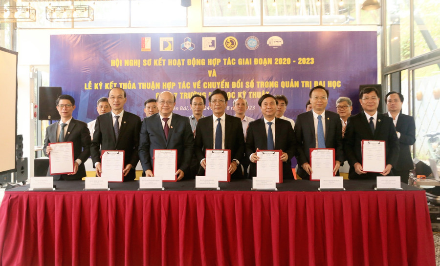 Lễ ký kết biên bản ghi nhớ hợp tác về hoạt động chuyển đổi số trong quản trị đại học của nhóm 7 trường đại học kỹ thuật diễn ra thành công.