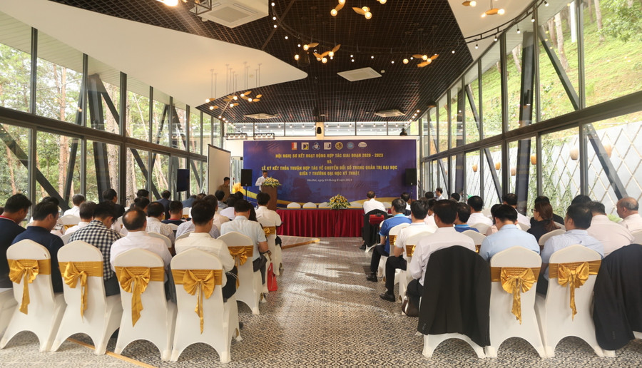 Toàn cảnh Hội nghị sơ kết hoạt động hợp tác giai đoạn 2020-2023 của nhóm 7 trường đại học kỹ thuật.