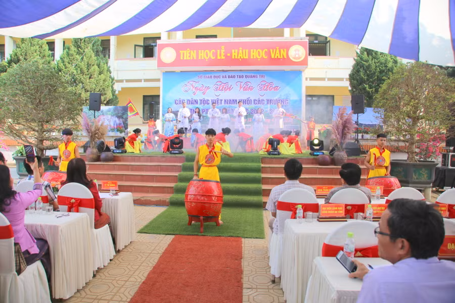 Những tiết mục văn nghệ mang đậm bản sắc dân tộc.