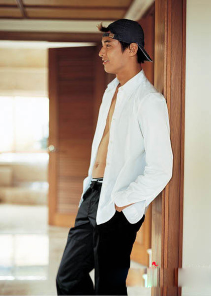 Ngoại hình điển trai của Won Bin 22 năm trước - Ảnh 5 Ngoai hinh dien trai cua Won Bin 22 nam truoc - Anh 5
