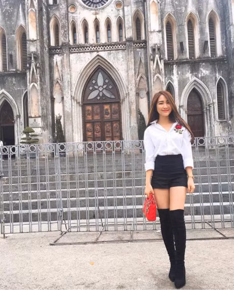 Cach mix ao theu hoa hong dep sanh dieu nhu sao Viet - Anh 4