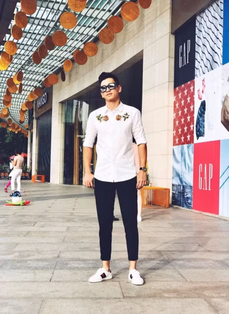 Cach mix ao theu hoa hong dep sanh dieu nhu sao Viet - Anh 6