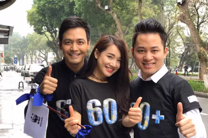 Phan Anh, Nhã Phương đội mưa ủng hộ Giờ Trái Đất