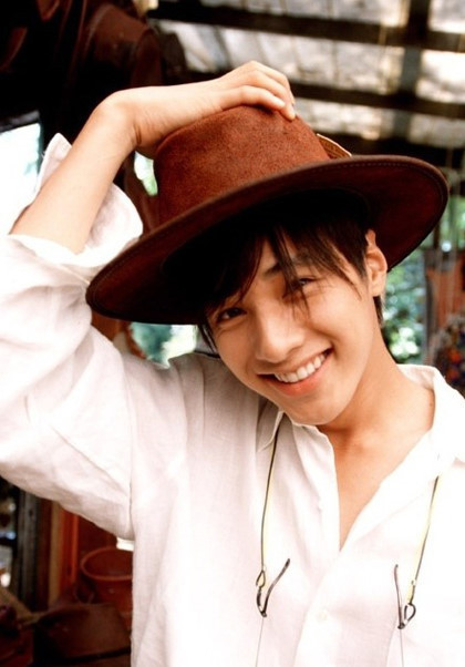 Ngoại hình điển trai của Won Bin 22 năm trước - Ảnh 6 Ngoai hinh dien trai cua Won Bin 22 nam truoc - Anh 6