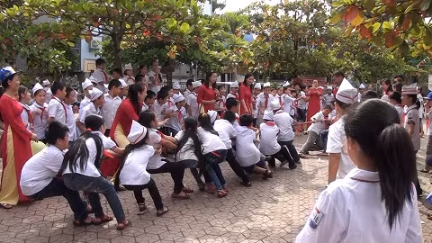 Một trong những giải pháp thiết thực để thu hút phụ huynh đồng hành cùng nhà trường đó là để họ được chứng kiến và trải nghiệm các hoạt động cùng học sinh Một trong những giải pháp thiết thực để thu hút phụ huynh đồng hành cùng nhà trường đó là để họ được chứng kiến và trải nghiệm các hoạt động cùng học sinh