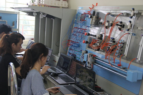 Thực hiện tự chủ đại học trên nguyên tắc phân định rõ giữa quản lý Nhà nước với quản trị đại học của các trường. Ảnh: Sỹ Điền Thực hiện tự chủ đại học trên nguyên tắc phân định rõ giữa quản lý Nhà nước với quản trị đại học của các trường. Ảnh: Sỹ Điền