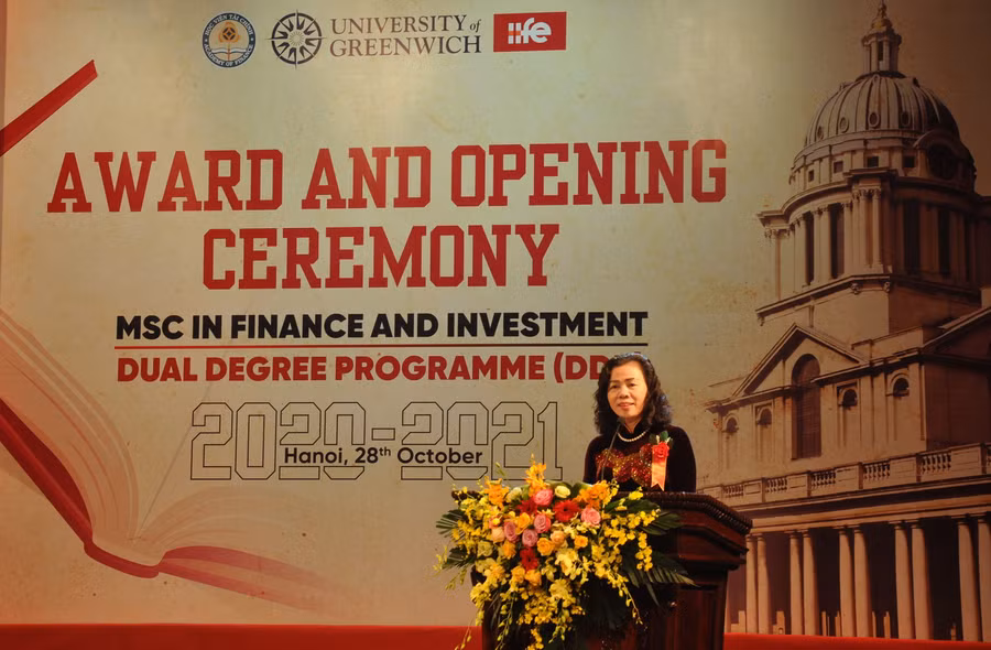 Thứ trưởng Bộ Tài chính Vũ Thị Mai phát biểu tại buổi lễ.