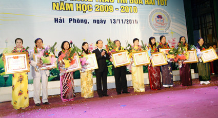 10 nhà giáo của ngành GD& ĐT Hải Phòng được Nhà nước phong tặng danh hiệu Nhà giáo ưu tú năm 20101