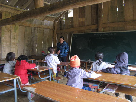 Cô trò cùng phấn đấu