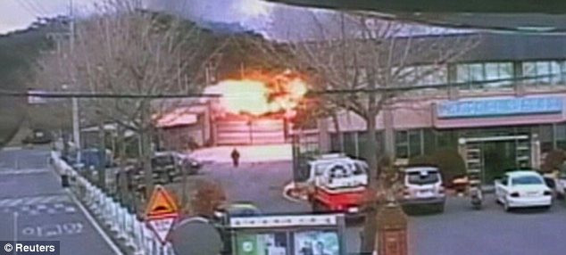 captures the moment a shell lands on the island Read more: http://www.dailymail.co.uk/news/article-1332240/South-Koreans-killed-houses-ablaze-North-fires-Yeonpyeong-island.html#ixzz16768nrw7