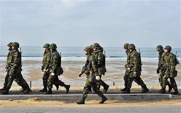 Cận cảnh cuộc siêu tập trận hải quân của Mỹ - Hàn ảnh 1