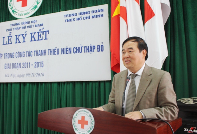 Thứ trưởng Bộ GD&ĐT Trần Quang Quý phát biểu tại lễ ký kết. Ảnh: gdtd.vn