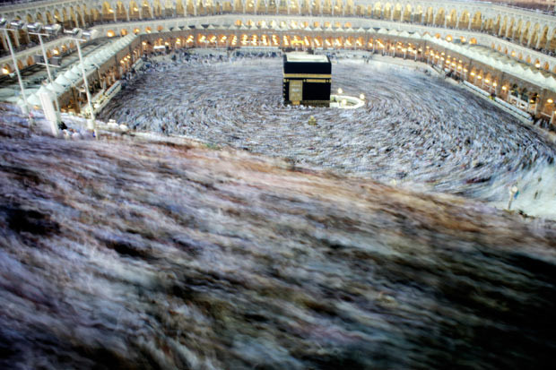Muslim pilgrims perform the final walk around the Kaaba (Tawaf al-Wadaa) at the Grand Mosque in the holy city of Mecca, Saudi Arabia