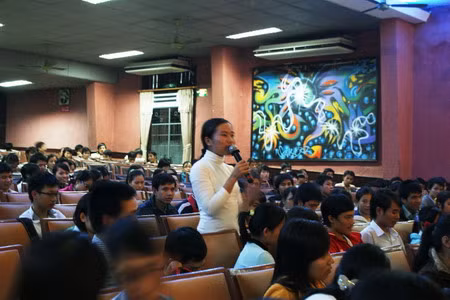 Sinh viên Huế trao đổi với các doanh nhân về kỹ năng khởi nghiệp. Sinh viên Huế trao đổi với các doanh nhân về kỹ năng khởi nghiệp.