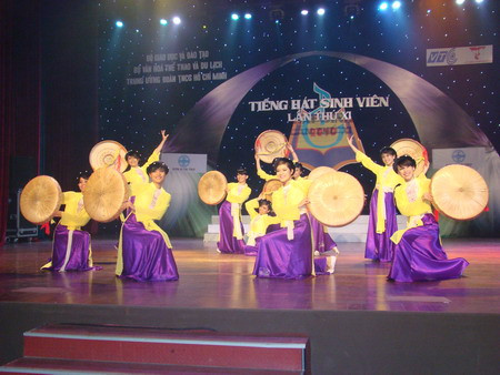 ĐH Mở trong một tiết mục dự thi (Dân ca Quan họ)