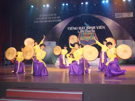 ĐH Mở trong một tiết mục dự thi (Dân ca Quan họ)