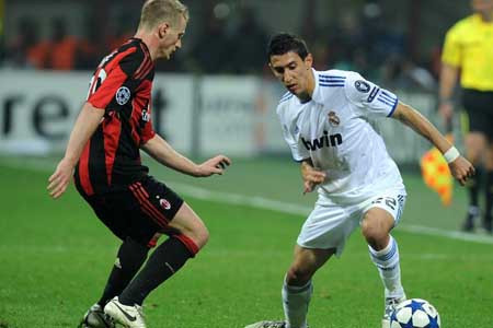 Real (trắng) phải nhờ tới may mắn mới giành được 1 điểm trong trận đấu lượt về với AC Milan 1.jpg