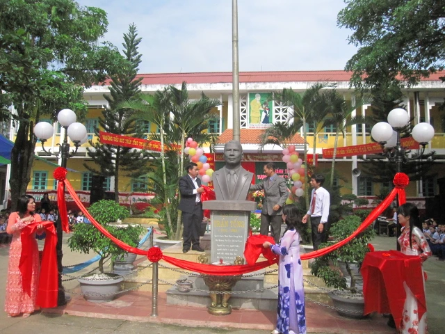 Khánh thành tượng đài &quot;Người cộng sản mẫu mực - giáo sư đỏ trong nhà đày&quot;