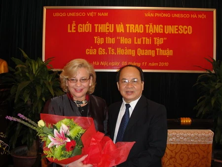 Trao tặng UNESCO phiên bản Sử thi Hoa Lư Thi Tập