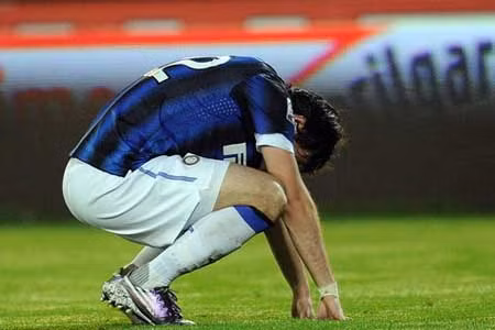 Diego Milito nghỉ thi đấu trong hai tuần