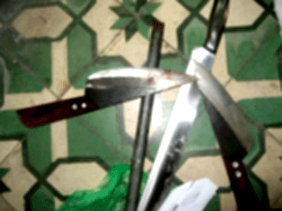 Mang dao "chọc tiết lợn" đi giải quyết mâu thuẫn