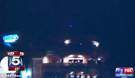 "Bắt được" ánh sáng UFO trên bầu trời Mỹ (video)