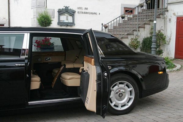 Rao bán Rolls-Royce Phantom Limousine bọc thép cực độc ảnh 3