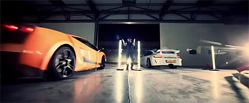 Xem 911 GT3 "đấu" với Gallardo trên đường phố Paris (video)