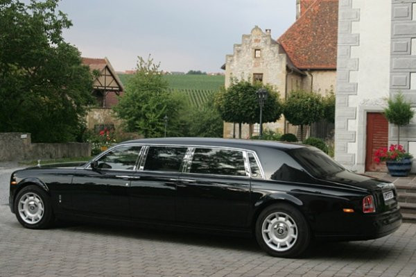 Rao bán Rolls-Royce Phantom Limousine bọc thép cực độc ảnh 2