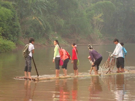 Chống bè kiếm chữ