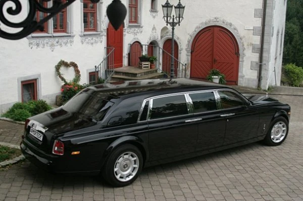 Rao bán Rolls-Royce Phantom Limousine bọc thép cực độc