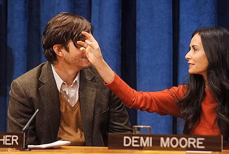 Demi Moore và Ashton Kutcher thắm thiết bên nhau ảnh 3 Demi Moore và Ashton Kutcher thắm thiết bên nhau ảnh 3