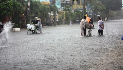 Tùy diễn biến mưa lũ có thể cho HS nghỉ học