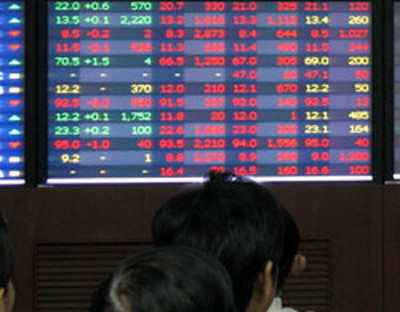 Sắc đỏ chiếm thế chủ đạo trên bảng giao dịch điện tử. Ảnh: Internet