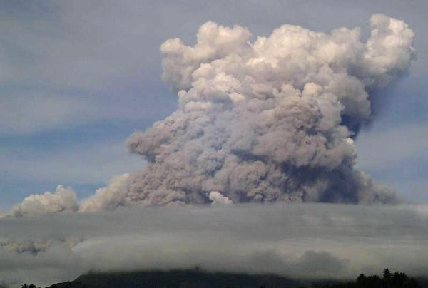 Hàng trăm gia đình Philippines sơ tán vì núi lửa và động đất ảnh 2 Hàng trăm gia đình Philippines sơ tán vì núi lửa và động đất ảnh 2