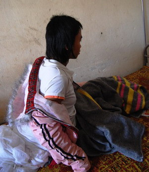 Nữ sinh bị đánh đập dã man ảnh 1 Mô tả ảnh.