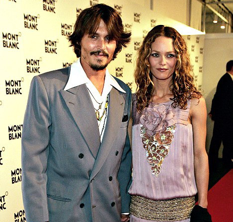 Johnny Depp gặp rắc rối vì cảnh "ướt át" cùng Angelina Jolie ảnh 3 Johnny Depp và người tình Vanessa Paradis
