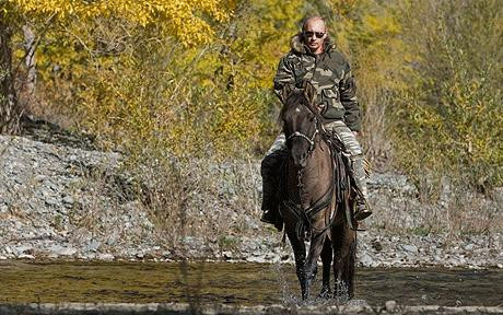 Thủ tướng Nga lại xuất hiện trong bộ ảnh mới