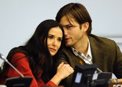 Demi Moore và Ashton Kutcher thắm thiết bên nhau