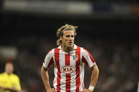 Atletico bác bỏ tin đồn bán Forlan cho Real