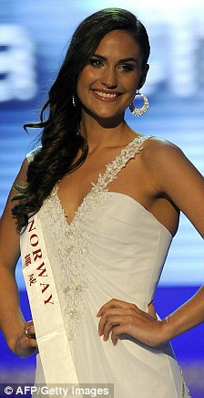 Kết quả cuộc thi Hoa hậu thế giới 2010 chịu sức ép chính trị? ảnh 2 On top of the world: Miss USA Alexandria Mills, left, was crowned Miss World on Saturday but viewers were shocked that Miss Norway Mariann Birkendal, right, did not finish in the top five Read more: http://www.dailymail.co.uk/news/article-1325372/Miss-World-contest-turns-ugly-China-charged-blocking-favourite-Miss-Norway-following-diplomatic-row.html#ixzz13oJPSIVF