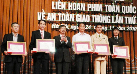 Trao giải LHP toàn quốc về an toàn giao thông