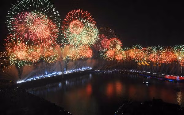 Lễ bế mạc ASIAD 16: Bữa tiệc của ánh sáng và sắc màu ảnh 13