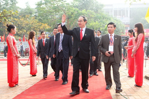 Phó Thủ tướng Nguyễn Thiện Nhân, Bộ trưởng Bộ GD&ĐT Phạm Vũ Luận cùng đoàn địa biểu đến dự lễ