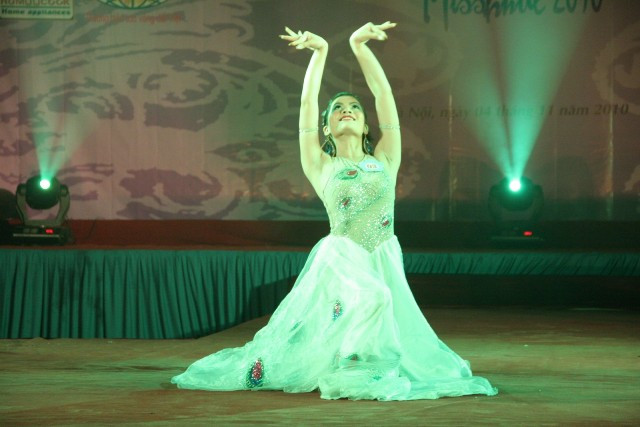 Những phần thi tài năng diễn ra tối hôm trước càng tạo nên sự háo hức đợi chờ cho đêm chung kết. Ảnh: gdtd.vn