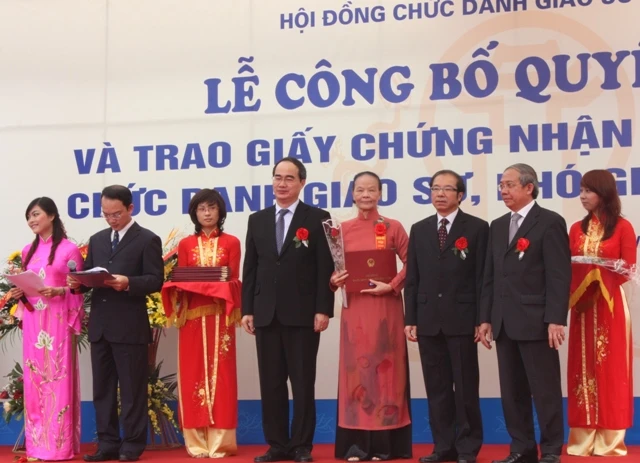 Phong tặng 578 chức danh GS, PGS năm 2010