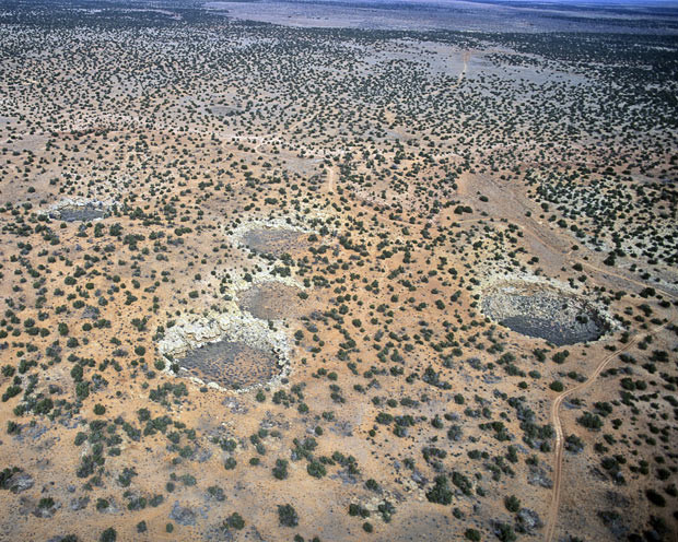 Kinh hoàng những hố địa ngục trên thế giới ảnh 23 An aerial view of high desert Karst topography near Winslow, Arizona shows several sinkholes, probably caused by the collapse of caves