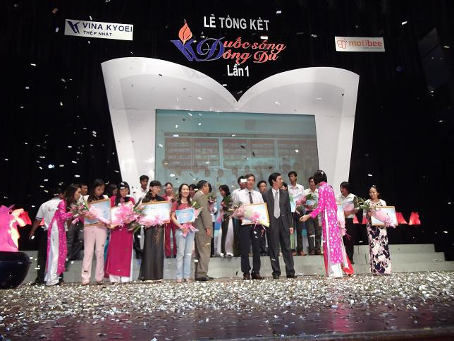 320 GV, HS nhận học bổng "Đuốc sáng Đông du"