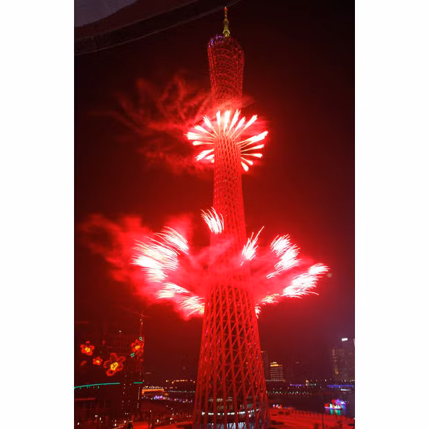 Những hình ảnh ấn tượng trong tuần ảnh 18 Fireworks explode from the Guangzhou TV Tower in China during a rehearsal for the opening ceremony of the Asian Games